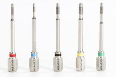 ARUM iPen nástavec pro zavádění analogů - M2.0*P0.40 - tmavě hnědý